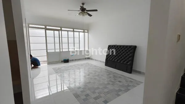 image RUMAH 2 LANTAI SIAP HUNI DI ISTANA MENTARI SIDOARJO (6)
