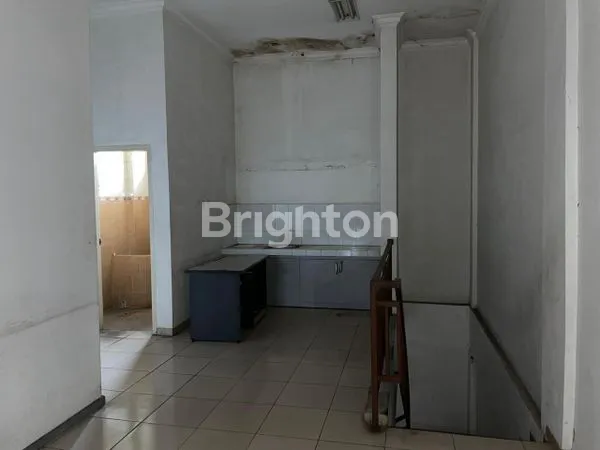 image DISEWAKAN RUKO DI JALAN ADI SUCIPTO, LOKASI STRATEGIS DAN BAGUS, ADA AREA PARKIR, DEKAT MALL DAN RUMAH SAKIT!!! (8)