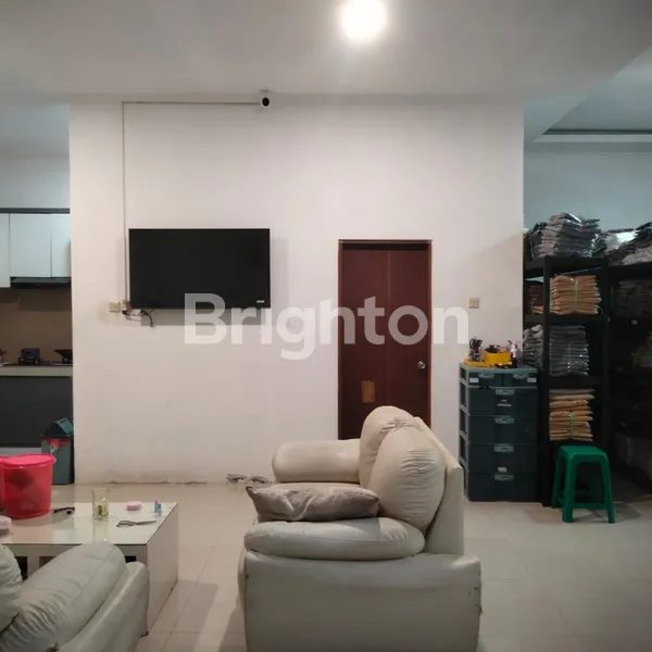 image RUMAH SIAP HUNI MEWAH 2 LANTAI, FULL FURNITURE (2)