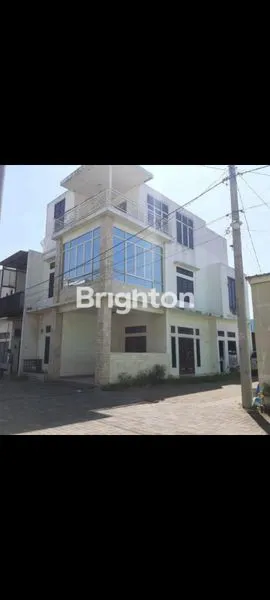 image RUMAH 3 LANTAI SIAP HUNI\NJUAL RUMAH\NKOMPLEK DE VILLA MARELAN, KEL.TANAH 600, KEC.MEDAN MARELAN - MEDAN\NLT 98 LB 210\NKT 4 KM 5\NLISTRIK 3500\NRP 1.300.000.000 \NSHM \NHADAP TIMUR\N\N (1)