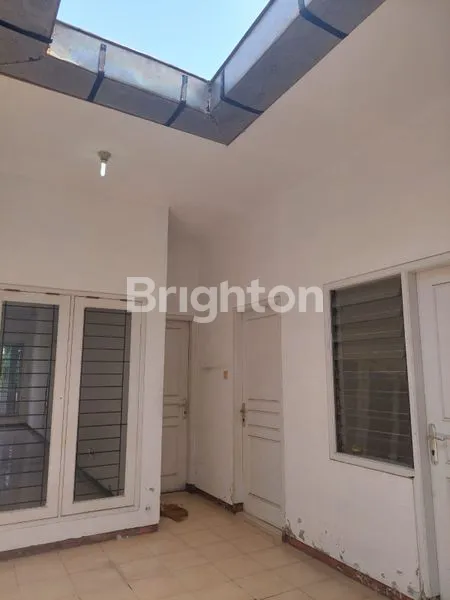 image DISEWAKAN RUMAH LUAS LOKASI STRATEGIS DEKAT MERR (7)