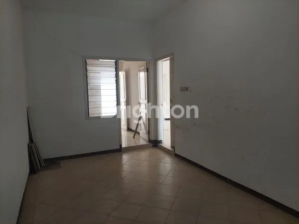 image DISEWAKAN RUMAH LUAS LOKASI STRATEGIS DEKAT MERR (4)