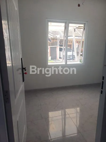 image RUMAH BARU RENOVASI CLUSTER TEPI JALAN RAYA SAWANGAN DEPOK (6)