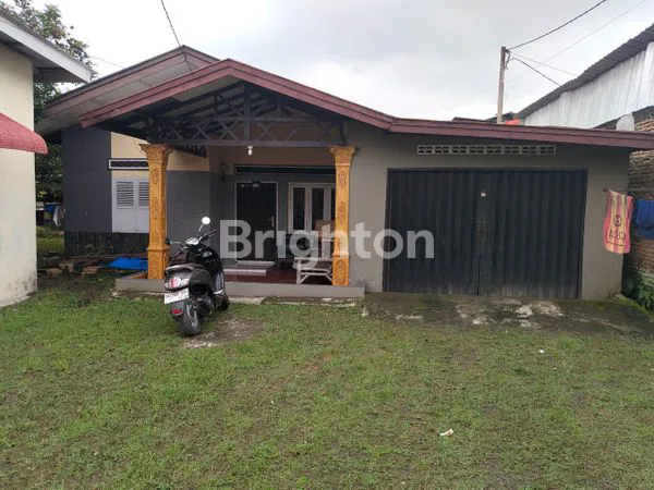 image LAHAN LUAS 985M² + 3 RUMAH SIAP HUNI DI BINJAI TIMUR (2)