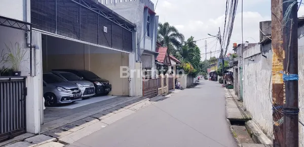 image RUKO BEKAS SHOWROOM MOBIL DI KLENDER (4)