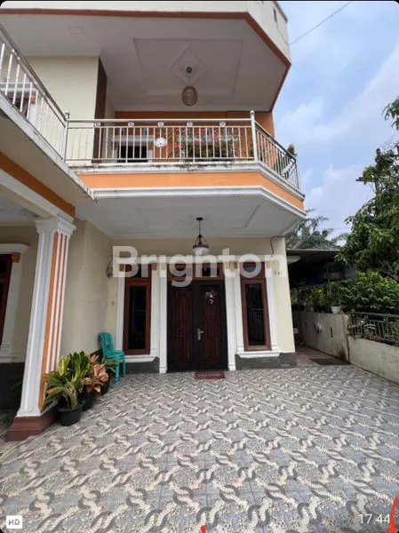 image RUMAH MEWAH 3 LANTAI DI MEDAN JOHOR, LT 153M² (2)