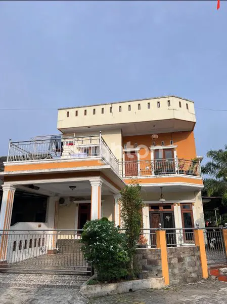 image RUMAH MEWAH 3 LANTAI DI MEDAN JOHOR, LT 153M² (1)