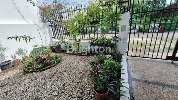 image RUMAH MEWAH SIAP HUNI 2 LANTAI DI JANTUNG KOTA PEKANBARU (7)