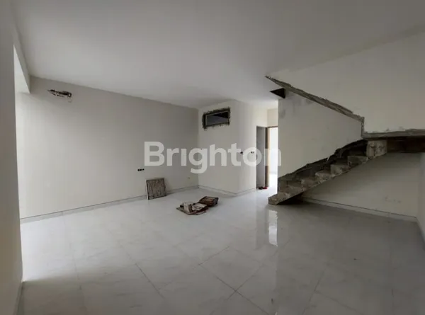 image DIJUAL RUMAH BARU MINIMALIS 2 LANTAI 4 KAMAR DI KUTISARI HARGA 2,2 M - LAYOUT LEGA & LINGKUNGAN TENANG & NYAMAN (4)