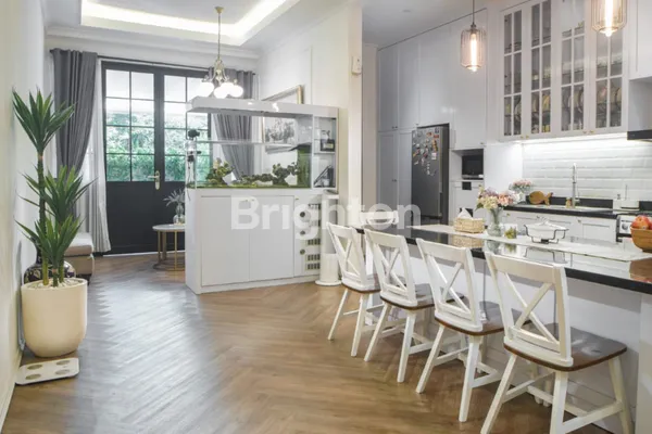 image DIJUAL RUMAH FULL FURNISH MEWAH 3 LANTAI DI SEPANJANG SIDOARJO – DEKAT MASJID, FASILITAS SUPER LENGKAP (4)