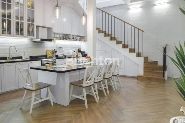 image DIJUAL RUMAH FULL FURNISH MEWAH 3 LANTAI DI SEPANJANG SIDOARJO – DEKAT MASJID, FASILITAS SUPER LENGKAP (7)