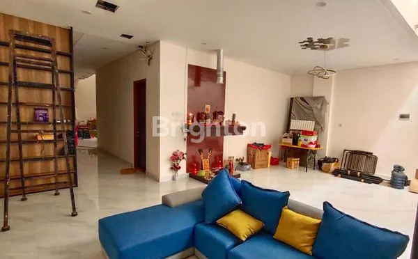 image RUMAH 3 LANTAI 191 M2 PLUIT KARANG AYU JAKARTA UTARA (2)