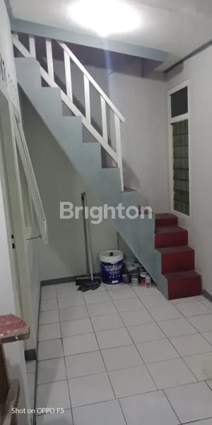 image RUMAH SAWOJAJAR MURAH SIAP HUNI 2 LANTAI,DEKAT DENGAN PINTU MASUK TOL,SANGAT STRATEGIS DEKAT DENGAN FASILITAS UMUM (3)