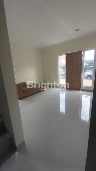 image RUMAH BARU 2 LANTAI SIAP HUNI DI SEKTOR GADING SERPONG TANGERANG (3)