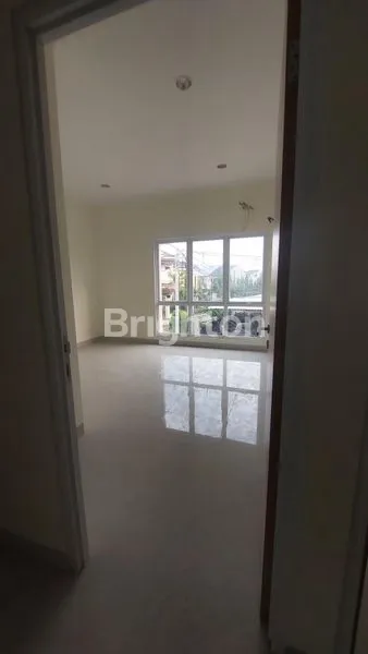 image RUMAH BARU 2 LANTAI SIAP HUNI DI SEKTOR GADING SERPONG TANGERANG (8)