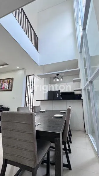 image RUMAH SEMI VILLA MODERN DENGAN DESAIN NYAMAN DAN FASILITAS LENGKAP (4)