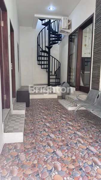 image RUMAH SEMI VILLA MODERN DENGAN DESAIN NYAMAN DAN FASILITAS LENGKAP (8)