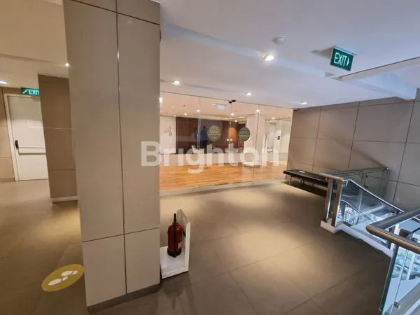 image RUKO HOOK EKS BANK 3 LANTAI – LOKASI BERGENGSI DI KELAPA GADING, SANGAT COCOK UNTUK USAHA BESAR (2)