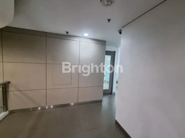 image RUKO HOOK EKS BANK 3 LANTAI – LOKASI BERGENGSI DI KELAPA GADING, SANGAT COCOK UNTUK USAHA BESAR (3)