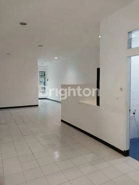 image RUKO 2.5 LANTAI SIAP PAKAI COCOK UNTUK KANTOR/GUDANG/BISNIS LOKASI STRATEGIS DAERAH SUNTER AGUNG, JAKARTA UTARA (4)