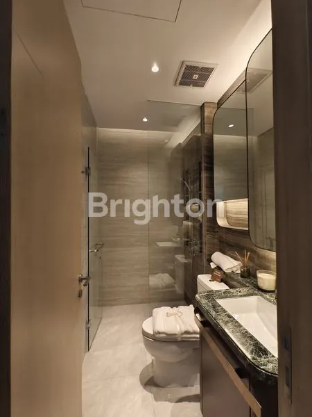 image RUMAH MEWAH 3 LANTAI DI CLUSTER LAYTON NAVAPARK BSD CITY TANGERANG (5)