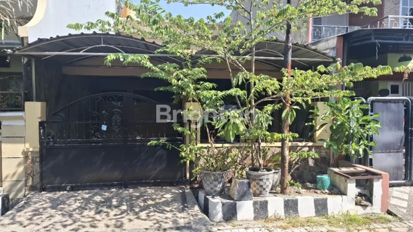 image DIJUAL RUMAH SECOND RUNGKUT MENANGGAL MASIH TERAWAT, STRATEGIS DEKAT KAMPUS UPN DAN RAYA MERR  (1)