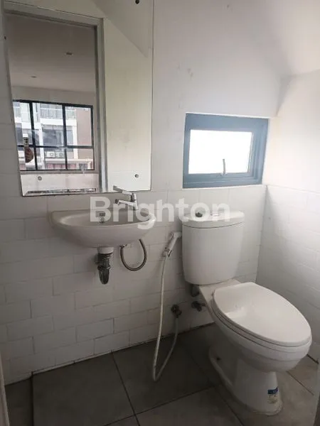 image DISEWAKAN RUKO 3 LANTAI LIPPO KARAWACI - TANGERANG (4)