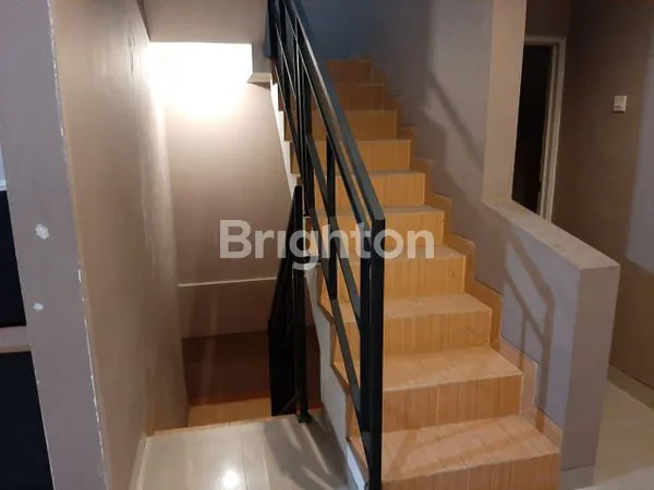 image RUKO 3 LANTAI + ROOFTOP, DESAIN MODERN, PARKIR LUAS — LOKASI RAMAI & STRATEGIS, POTENSI BISNIS TINGGI (6)