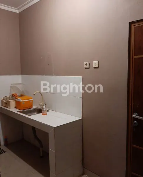 image RUKO 3 LANTAI + ROOFTOP, DESAIN MODERN, PARKIR LUAS — LOKASI RAMAI & STRATEGIS, POTENSI BISNIS TINGGI (3)