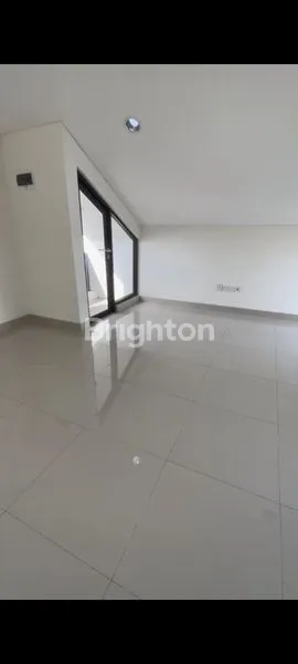 image RUMAH BARU ATTIC ROOM 3 LANTAI DI JGC CAKUNG TIMUR JAKARTA TIMUR (7)