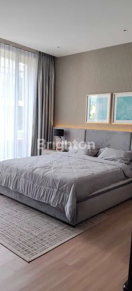 image RUMAH MEWAH 3 LANTAI DI PANTAI MUTIARA, LUAS TANAH 185M² (5)