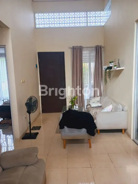 image JUAL RUMAH CANTIK DAN ASRI DILINGKUNGAN YANG AMAN DAN NYAMAN DI LOKASI STRATEGIS (8)