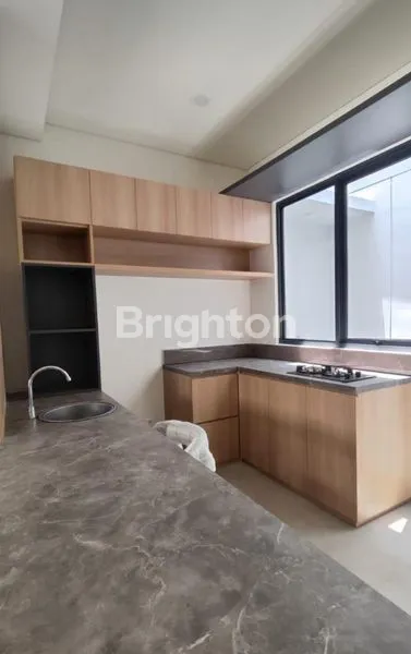 image RUMAH 2 LANTAI RAPI SIAP HUNI DEKAT MALL EASTIARA DI TANAKAYU BSD  TANGERANG (2)