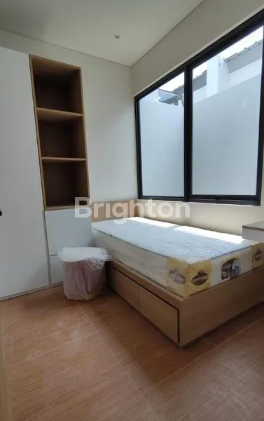 image RUMAH 2 LANTAI RAPI SIAP HUNI DEKAT MALL EASTIARA DI TANAKAYU BSD  TANGERANG (3)