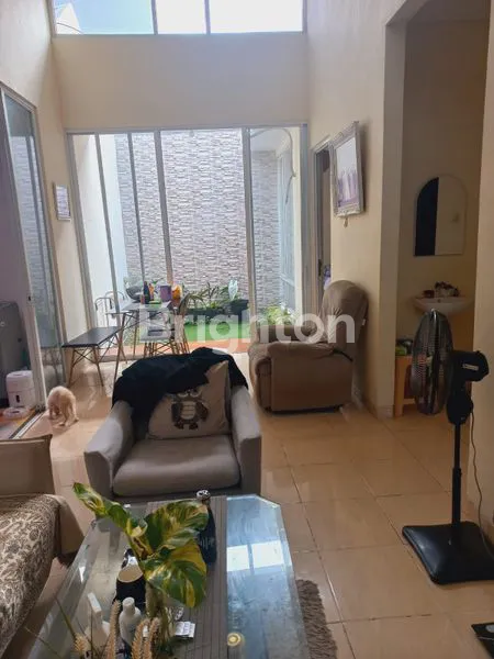 image JUAL RUMAH CANTIK DAN ASRI DILINGKUNGAN YANG AMAN DAN NYAMAN DI LOKASI STRATEGIS (1)