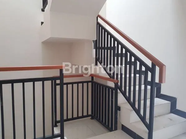 image RUMAH 3 LANTAI SHM DI TANJUNG DUREN, SIAP HUNI (4)