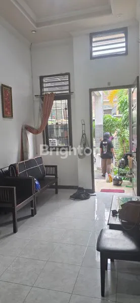 image RUMAH KETINTANG REGENCY SIAP HUNI 2 LANTAI STRATEGIS (2)