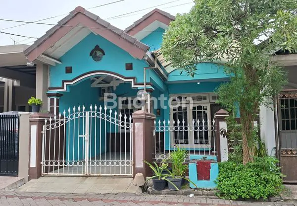 image DISEWAKAN RUMAH TERAWAT SIAP HUNI LOKASI STRATEGIS (1)