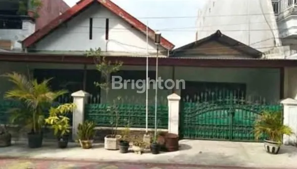 RUMAH KONDISI TERAWAT FULL FURNISH DI BRATANG GEDE SURABAYA