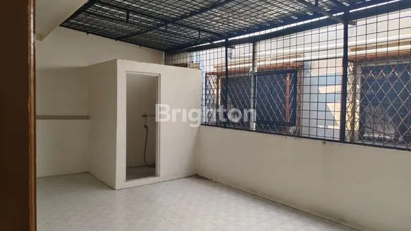 image FOR SALE – RUMAH JEMBATAN BESI 2 LOKASI STRATEGIS & BANGUNAN LUAS, SANGAT COCOK UNTUK USAHA KONFEKSI ATAU TEMPAT PRODUKSI RUMAHAN (4)