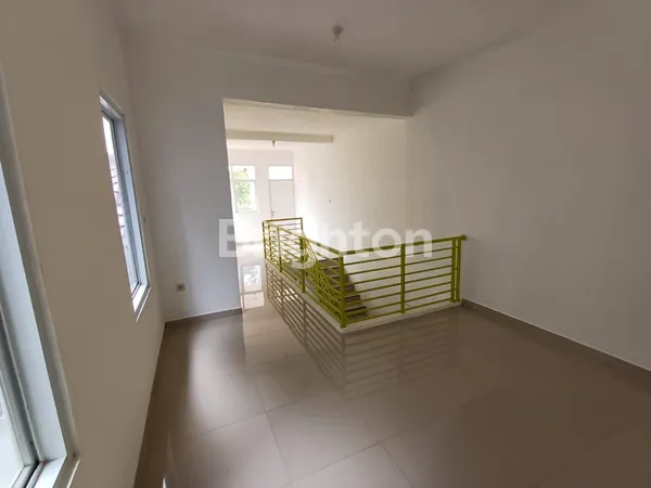 image RUMAH 2 LANTAI SIAP HUNI DI SENTUL CITY – CLUSTER TAMAN UDAYANA, HARGA 980 JUTA NEGO (4)