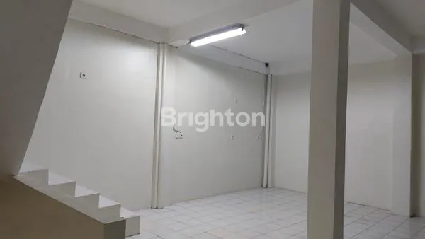 image FOR SALE – RUMAH JEMBATAN BESI 2 LOKASI STRATEGIS & BANGUNAN LUAS, SANGAT COCOK UNTUK USAHA KONFEKSI ATAU TEMPAT PRODUKSI RUMAHAN (2)