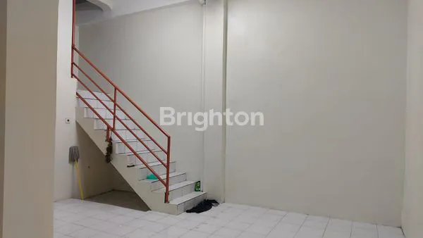 image FOR SALE – RUMAH JEMBATAN BESI 2 LOKASI STRATEGIS & BANGUNAN LUAS, SANGAT COCOK UNTUK USAHA KONFEKSI ATAU TEMPAT PRODUKSI RUMAHAN (3)