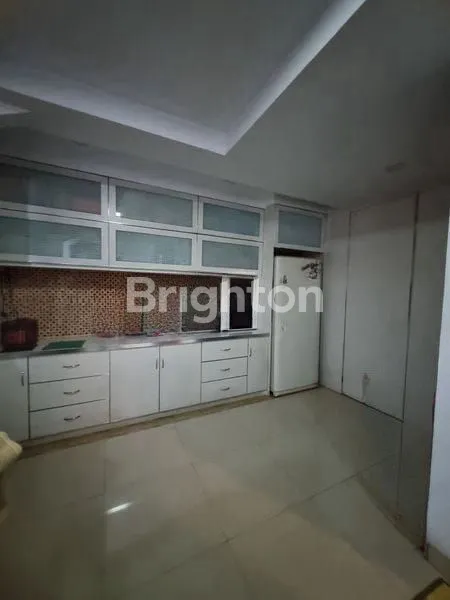 image RUMAH 2,5 LANTAI DI JELAMBAR (3)