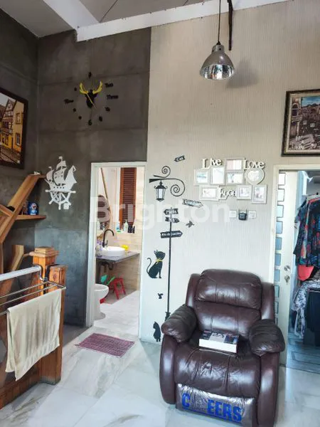 image HUNIAN MEWAH PALM SPRING SURABAYA LANGKAH BERKONSEP SETIAP KAMAR TIDURNYA  (5)