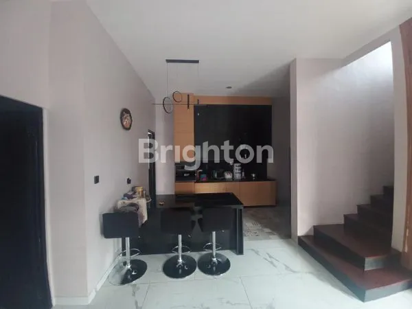 image RUMAH MEWAH 2 LANTAI DI BSD, FURNISHED LENGKAP, NEGO (3)