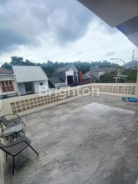 image RUMAH MEWAH 2 LANTAI DI BSD, FURNISHED LENGKAP, NEGO (7)