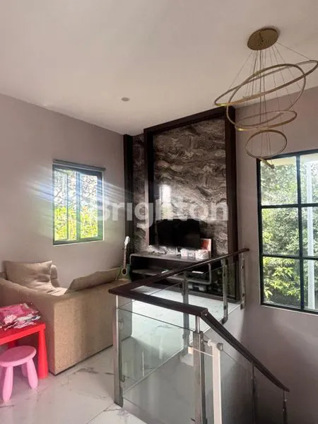 image RUMAH MEWAH 2 LANTAI DI BSD, FURNISHED LENGKAP, NEGO (5)