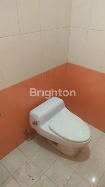 image RUKO STRATEGIS 2.5 LANTAI DI CONDET (6)