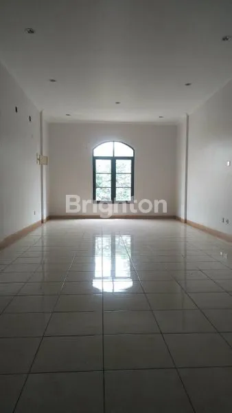 image RUKO STRATEGIS 2.5 LANTAI DI CONDET (5)